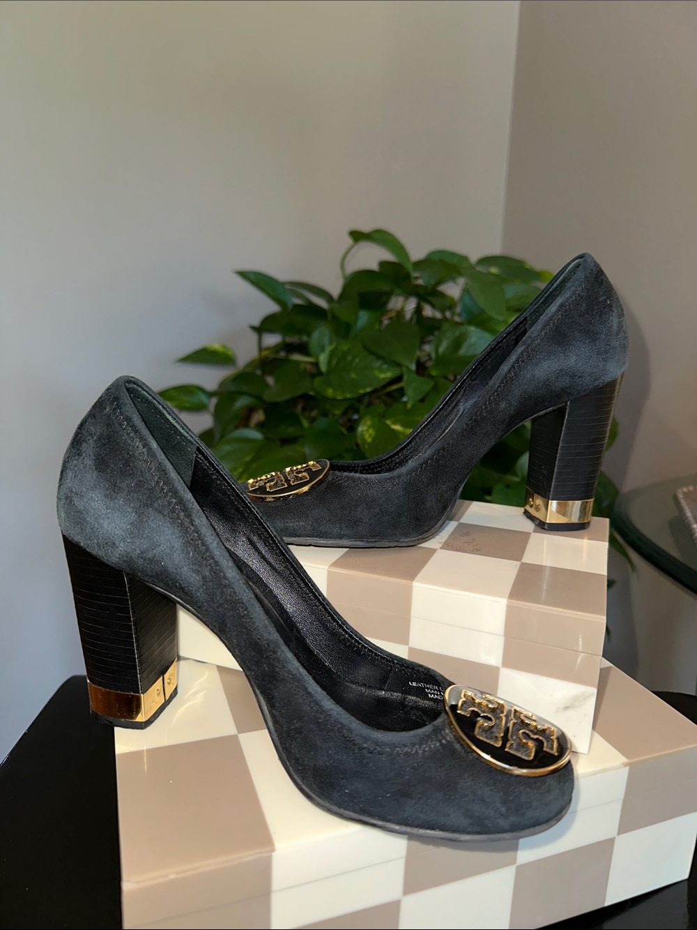 Tory Burch Maddie Charcoal Suede Block Heel Pumps with Gold Logo size 7
